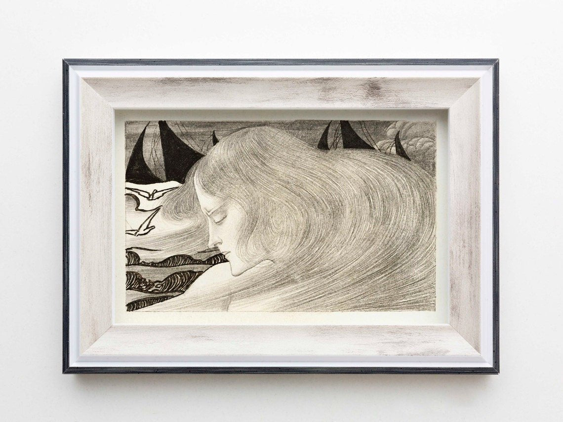 Jeune femme aux cheveux ondulés