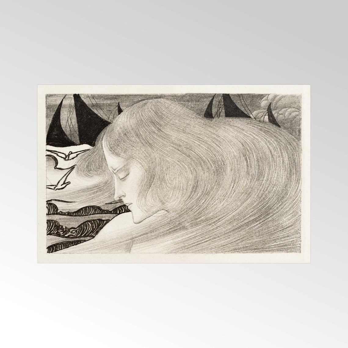 Jeune femme aux cheveux ondulés